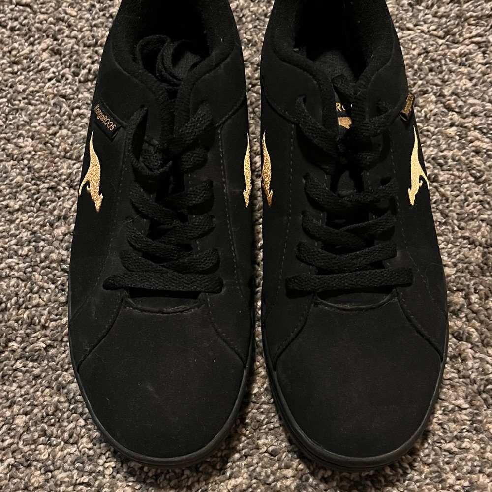 Black and gold KangaROOS